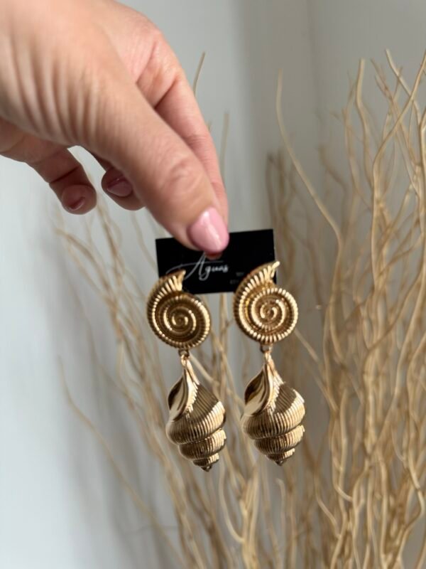 Pendientes dorados de conchas