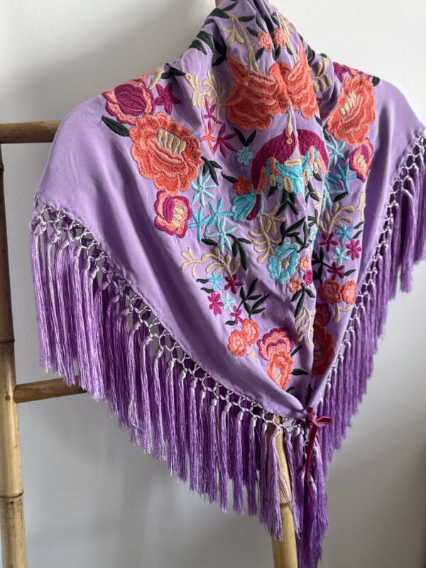 Mantón modelo india malva