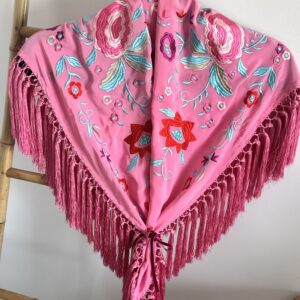Mantón modelo rosas en fresa