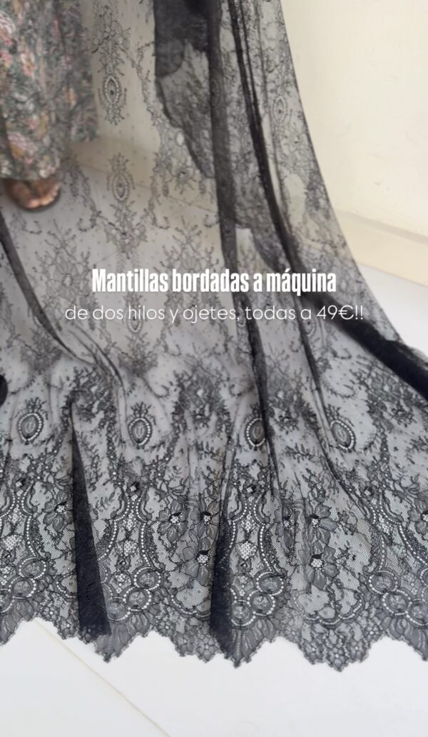 Mantilla modelo Leticia