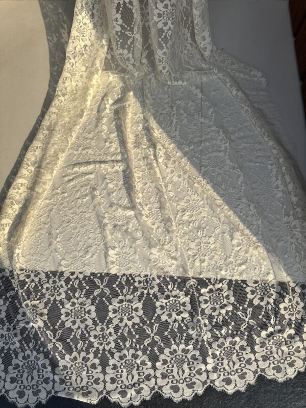 Mantilla modelo Sophia beige - Imagen 2