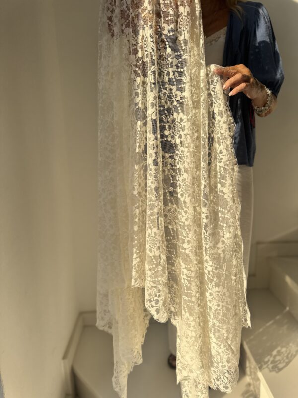 Mantilla modelo Sophia beige - Imagen 4