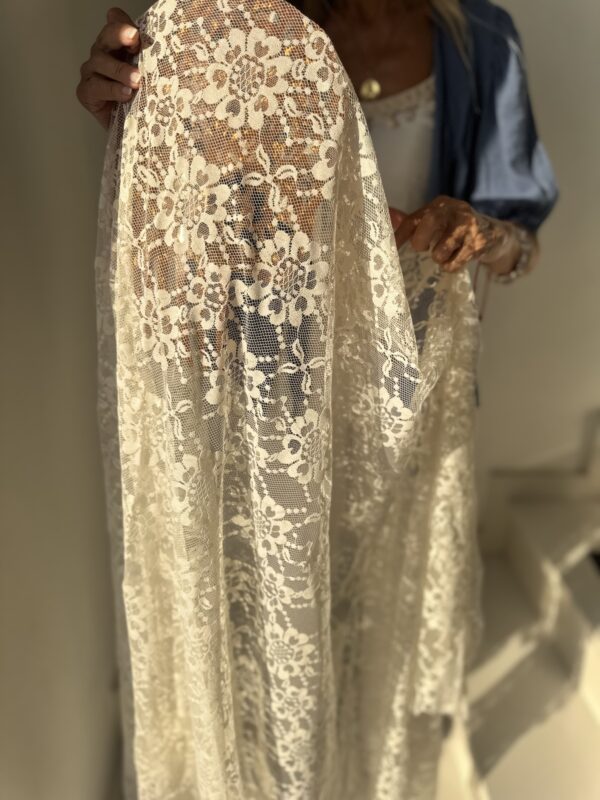 Mantilla modelo Sophia beige - Imagen 3