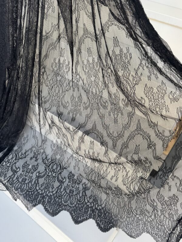 Mantilla modelo Isabella - Imagen 2
