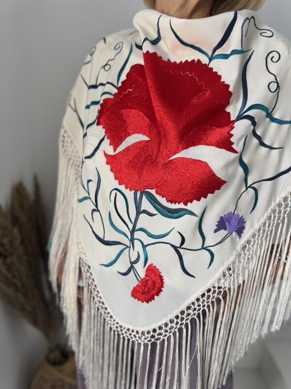 Mantón modelo clavellina