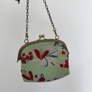 Bolso verde bordado colores