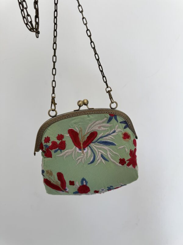 Bolso verde bordado colores