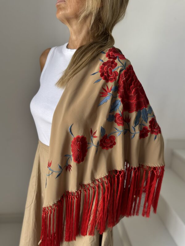 Mantón modelo pureza - Imagen 3