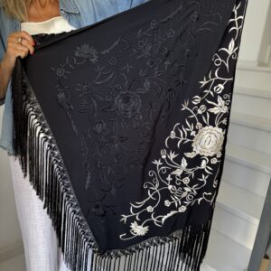 Cuadro de mantón bordado