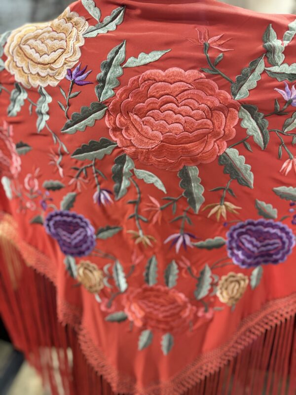 Medio mantón de manila coral - Imagen 3
