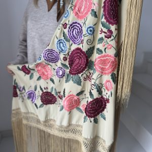 Medio mantón de manila