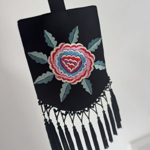 Bolso de mano bordado