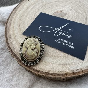 Broche camafeo