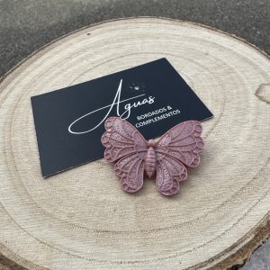 Broche resina rosa maquillaje