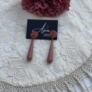 Pendientes flor y lágrima color maquillaje