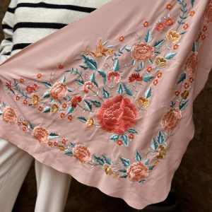 Mantón rosa empolvado sin flecar