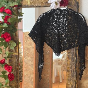 Mantón crochet en negro