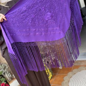 Mantón modelo peonía morado monocolor
