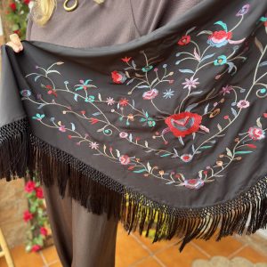 Mantón modelo peonía negro