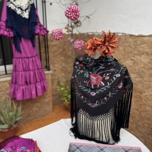 Mantón modelo peonía negro