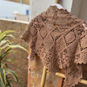 Mantón crochet marrón chocolate
