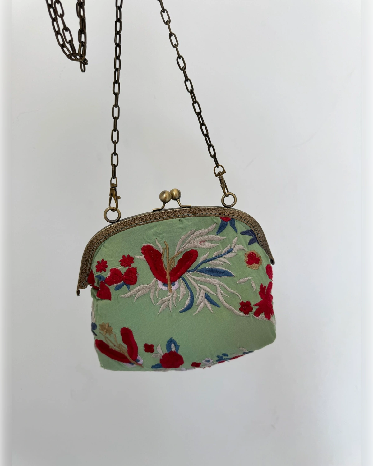 Bolso verde bordado colores