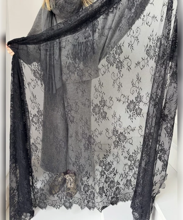 Mantilla modelo Catalina