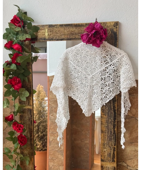 Mantón crochet en blanco