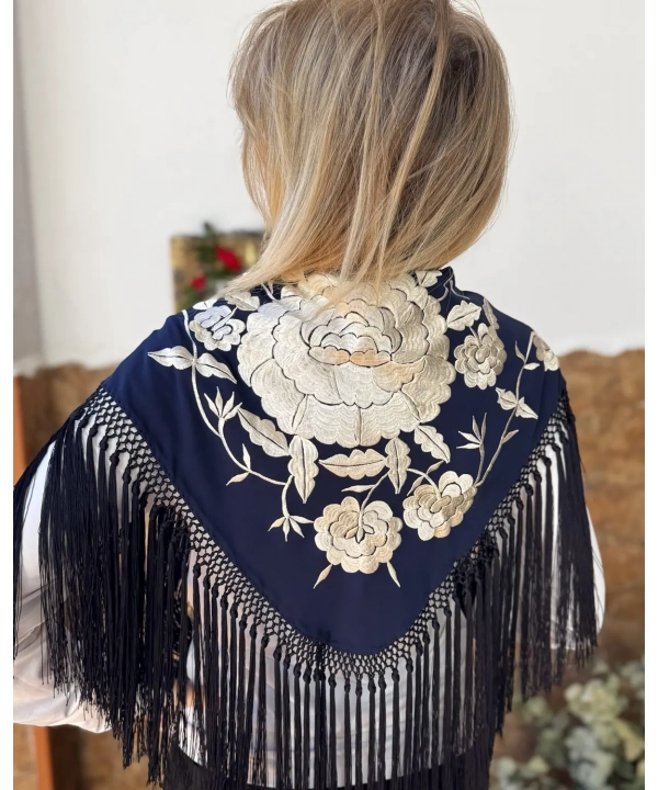 Mantón modelo hueso