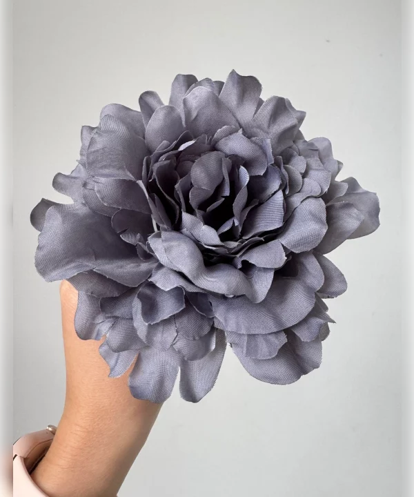 Peonía gris