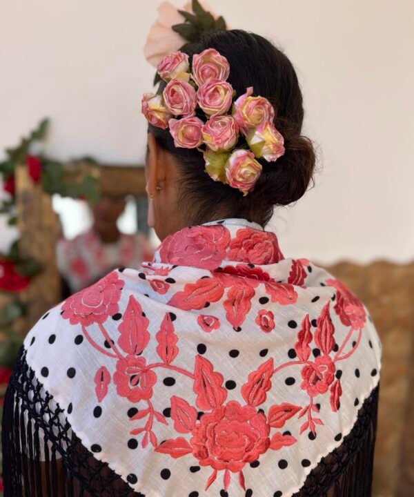 Mantón lunar bordado