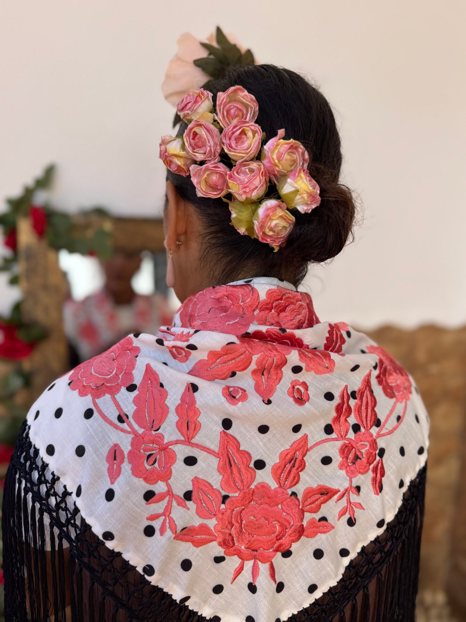 Mantón lunar bordado